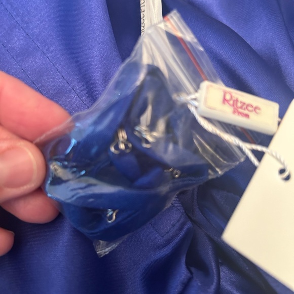 Ritzee Prom formal dress
🌼OFFERS WELCOME🌼
CLOSET CLEANOUT👗 - Picture 9 of 11